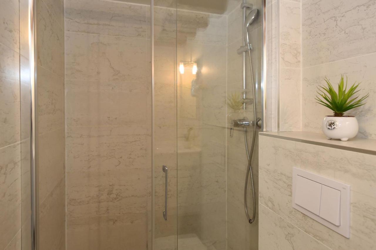 Studio Fonctionnel A Deux Pas Du Musee Grevin - 2P Apartment Paris Exterior photo